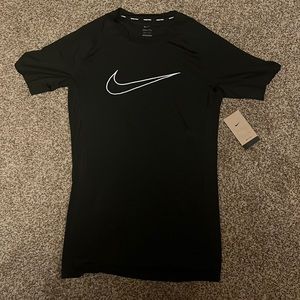 Men’s xl Nike pro, tight/dry fit T shirt.
